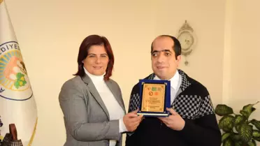 Engellilerden Başkan Çerçioğlu'na Plaket