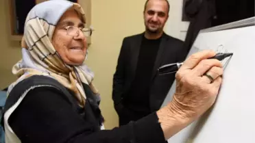 80 Yaşında Ehliyet Almak İçin Okuma- Yazma Kursuna Başladı
