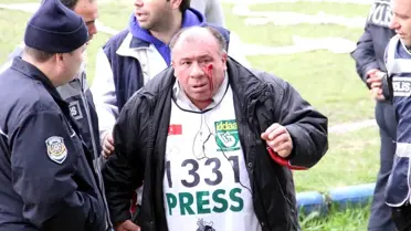 Amatör Maçta Taraftarlar Basın Mensubunu Yaraladı