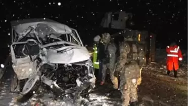 Siverek'te Tır Yolcu Minibüsünü Biçti: 4 Ölü, 10 Yaralı