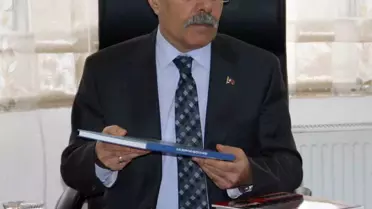 Vali Pek Basın İle Fikir Alışverişinde Bulundu
