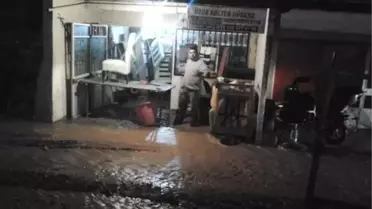 Yağmur Sebebiyle İş Yerini Su ve Mıcır Dolu Toprak Bastı