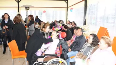 Marmaris'te Engelli Çocuklar Yeni Yıl Partisinde Eğlendi