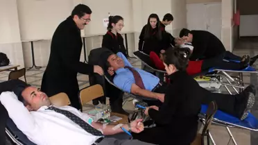 Öğrenciler Kan Bağışladı
