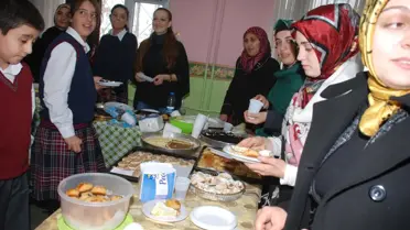 Muş'ta Öğrenciler Yararına Kermes