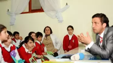 Öğrencilerden Yüz Nakli Yapılan Uğur Acar'a Büyük İlgi