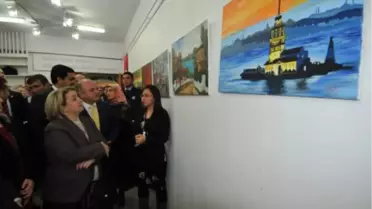 Valimiz Aile Yaşam Merkezi Sergisine Katıldı