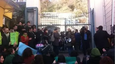 Öğrenciler Rektörü Hapsetti