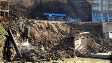 Çöken İstinat Duvarı Korkuttu