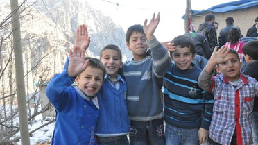 Hakkarili Çocuklara Yardım Yağdı