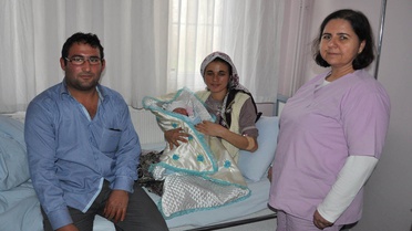 Kula'da Yeni Yılın İlk Bebkleri