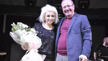 Kuşadası Yeni Yıla Model Grubu ile 'Merhaba' Dedi