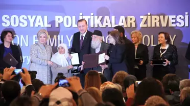 Başbakan Erdoğan'dan, 49 Torun Sahibi Fatma Nineye Ödül
