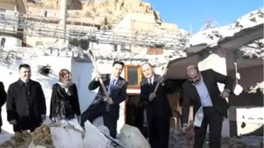 Mardin'de Görüntü Kirliliğine Neden Olan Evini Kendi Eliyle Yıktı