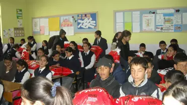 Varto'da Bin Öğrenciye Giyim Yardımı