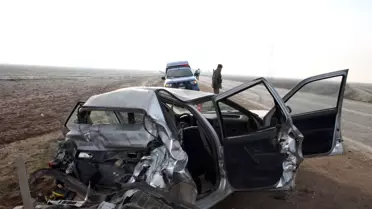 Kamyon Otomobile Çarptı: 3 Yaralı