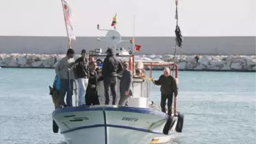 Tekneleri Bozulunca Denizde Mahsur Kalan 3 Arkadaş Kurtarıldı