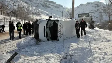 Servis Minibüsü Devrildi: 9 Yaralı