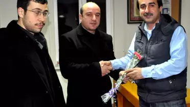 Cankaloğlu'ndan Gazetecilere Karanfil