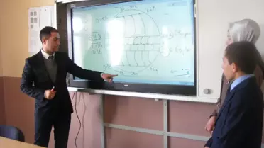 Varto İmam Hatip Anadolu Lisesi Öğrencileri Akıllı Tahta ile Tanıştı