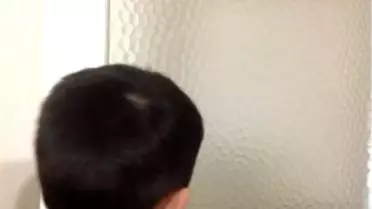 Odanın Kapısının Camı Göğsüne Saplndı