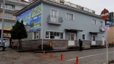 Akçakoca Belediyesi'ne Ait Eski PTT Binası Yıkılıyor