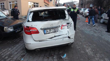 Freni Patlayan Minibüs 3 Araca Çarptı: 3 Yaralı