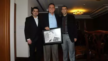 Hacettepe Üniversitesi Rektörü Prof. Dr. Tuncer'e Öğrencilerden Anlamlı Hediye