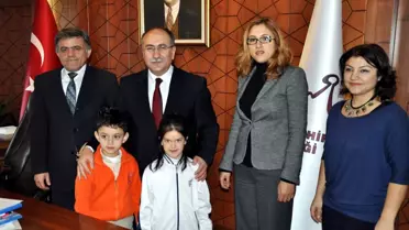 Kardelen Koleji İdareicileri ve Öğrencilerinden Vali Abdurrahman Savaş'a Ziyaret