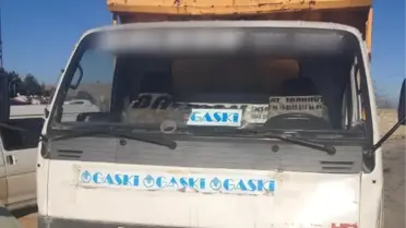Resmi Kurum Logosu Yapıştırılmış Kamyon Hacizli, Şoförü Ehliyetsiz Çıktı