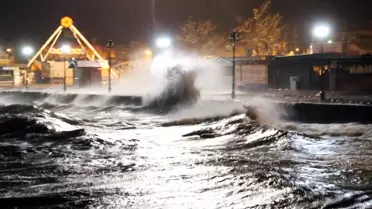 Lodos Ege Sahillerini Zorluyor