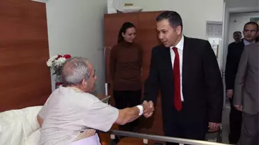 Vali'den Hasta Olan Şehit Babasına Ziyaret