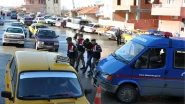 Yol Kesip Satılan Hayvan Paralarını Gaspa Çalıştı