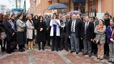 Öğrenci Velisi Okulda Öğretmeni Darp Etti İddiası