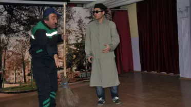 Belediye'den Öğrencilere Karne Hediyesi, Tiyatro Etkinliği