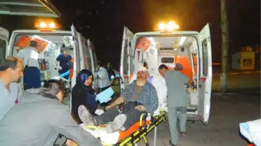 Otomobil Kırmızı Işıkta Tır'a Arkadan Çarptı: 2 Yaralı