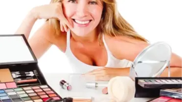 Profesyonel Makyaj ile Genç Görünün!