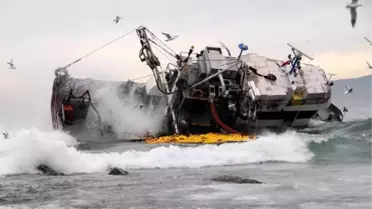Rize'de Batan Balıkçı Teknesi ile Yan Yatan Kuru Yük Gemisi Kurtarılacak