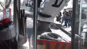 Freni Boşalan Sepet Aracı İş Yerine Girdi