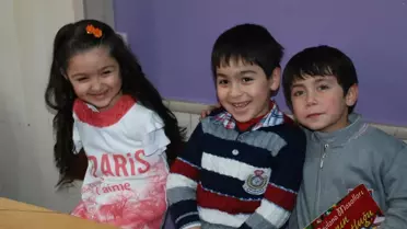 Doğuştan İki Kolu Olmayan Nisanur, Karnesini Aldı