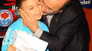 Trabzon'da Hz.Muhammed'in (S.a.v) Örnek Hayatının Anlatıldığı 'Sevgililer Sevgilisi' Adlı Konferans...