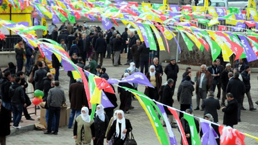 Türk Bayraklı Kongrede Konuşan BDP'li Kışanak: Müzakere Bir Tarafa Sus Denilerek Yürütülemez