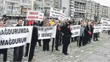 Yaşa Takılan Emekliler Kadıköy'de Eylem Yaptı