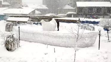 Yüksekovalılar Karı Eğlenceye Dönüştürdü