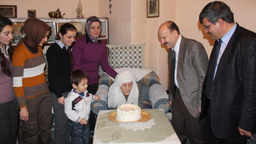 Belediyeden 100 Yaşını Geçenlere Doğum Günü