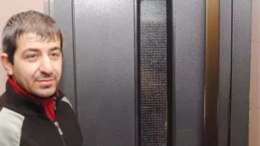 Gazeteciler Asansörde Mahsur Kaldı