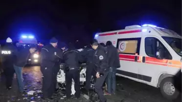 Buzlu Yolda Kaza: 3'ü Polis, 4 Yaralı