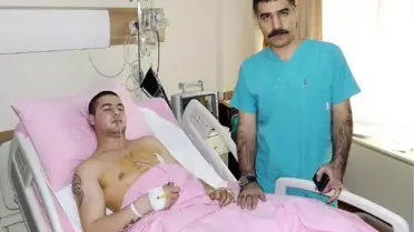 Doktor, Riski Göze Alıp Yaralı Askerin Hayatını Kurtardı