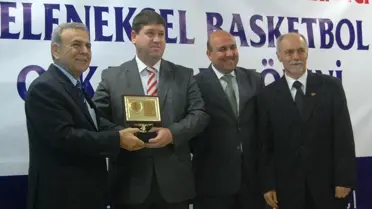 Aliağaspor Kulübü Başkanı Uğur Eren Yılın Yöneticisi Ödülünü Aldı