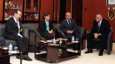 Bakan Yardımcıları Başkan Güzelbey'i Ziyaret Etti